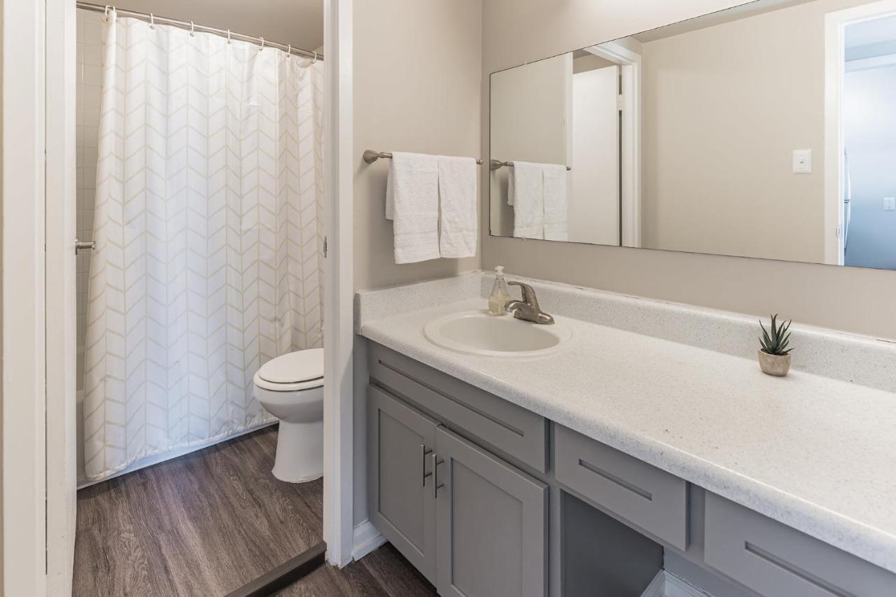 Bargain Downtown Memphis Apartment W Amenities Exteriör bild